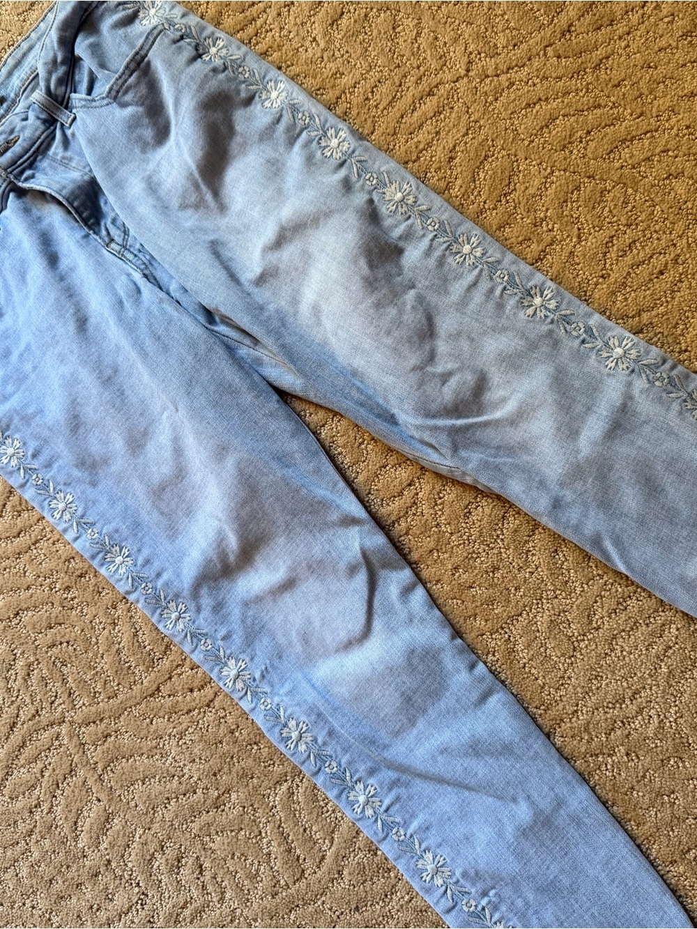 Levi's Light Blue High-Rise Women's Jeans - Picture 2 of 4